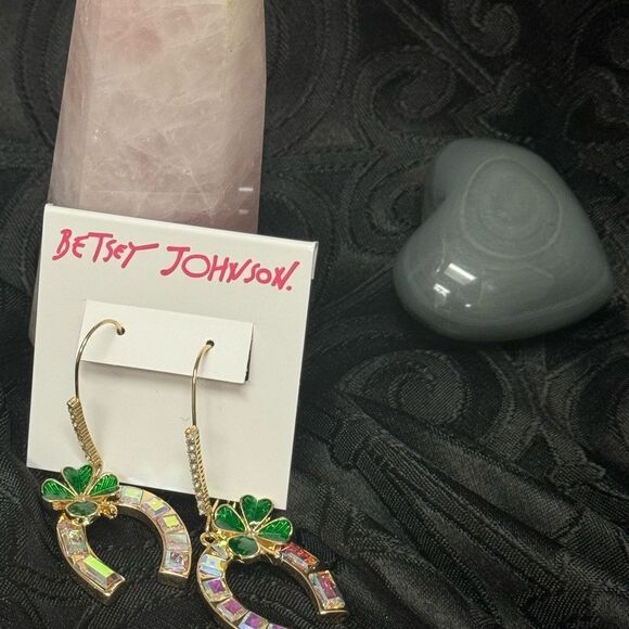 Betsey johnson  horseshoe  shamrock earrings - Picture 9 of 10